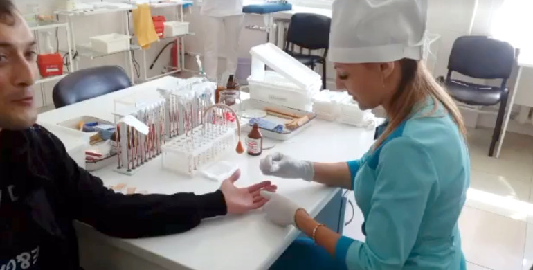 Сьогодні 7500 медсестер на Рівненщині відзначають професійне свято